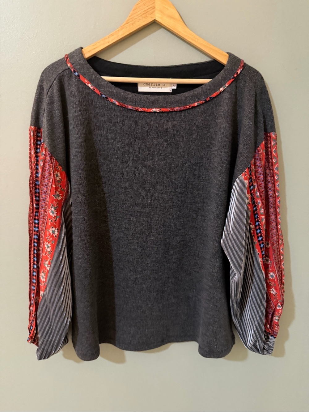 Charlie O by Kinnucans Top med  Embroidered Cottagecore Peasant